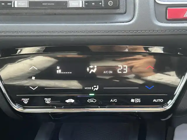 ホンダ ヴェゼル ハイブリッド X 岡山県 2014(平26)年 9.3万km ホワイトオーキッドパール 登録時走行距離92515km/カロッツェリアナビ/フルセグTV(AM.FM.CD.DVD.TV.BT)/バックカメラ/ETC/衝突軽減ブレーキ/横滑り防止装置/クルーズコントロール/オートライト/アイドリングストップ/16インチ純正AW/純正フロアマット/スマートキー/ドアバイザー