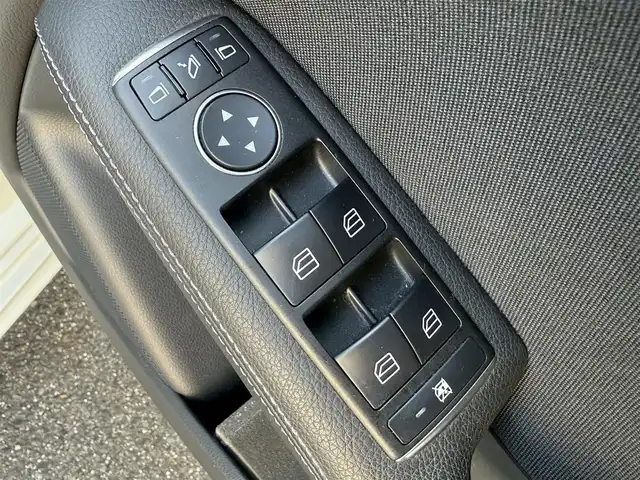 メルセデス・ベンツ Ｂ１８０ 愛知県 2015(平27)年 7.9万km カルサイトホワイト /正規ディーラー車//禁煙車//レーダーセーフティパッケージ//PRE-SAFE//ディストロニックプラス//レーンキーピングアシスト//ブラインドスポットアシスト//ベーシックパッケージ//アダクティブハイビームアシスト//パークトロニック//シートヒーター//メーカーナビ//フルセグ/CD/DVD/Bluetooth/SD/USB//バックカメラ//ETC//LEDオートライト//リアフォグランプ//アンビエントライト//純正16インチアルミホイール//パドルシフト//ダイレクトセレクト//アイドリングストップ//プッシュスタート//スペアスマートキー//革巻きステアリング//ステアリングスイッチ//オートリトラクタブルウィンカーミラー//トノカバー//純正フロアマット//純正ドアバイザー//保証書//取扱説明書//点検整備記録簿H27.28.29.30.R2.4.6