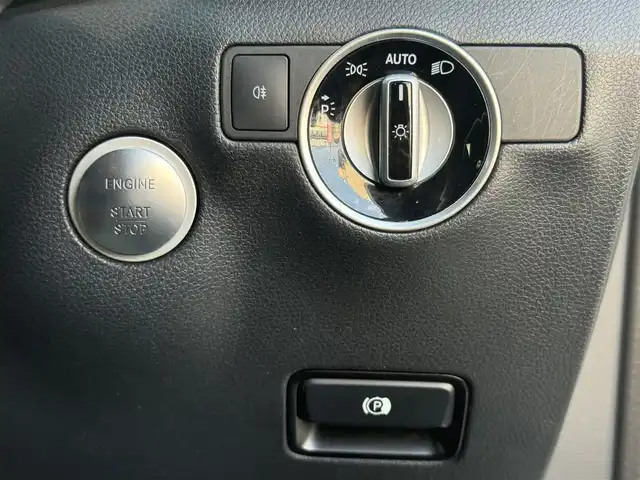 メルセデス・ベンツ Ｂ１８０ 愛知県 2015(平27)年 7.9万km カルサイトホワイト /正規ディーラー車//禁煙車//レーダーセーフティパッケージ//PRE-SAFE//ディストロニックプラス//レーンキーピングアシスト//ブラインドスポットアシスト//ベーシックパッケージ//アダクティブハイビームアシスト//パークトロニック//シートヒーター//メーカーナビ//フルセグ/CD/DVD/Bluetooth/SD/USB//バックカメラ//ETC//LEDオートライト//リアフォグランプ//アンビエントライト//純正16インチアルミホイール//パドルシフト//ダイレクトセレクト//アイドリングストップ//プッシュスタート//スペアスマートキー//革巻きステアリング//ステアリングスイッチ//オートリトラクタブルウィンカーミラー//トノカバー//純正フロアマット//純正ドアバイザー//保証書//取扱説明書//点検整備記録簿H27.28.29.30.R2.4.6