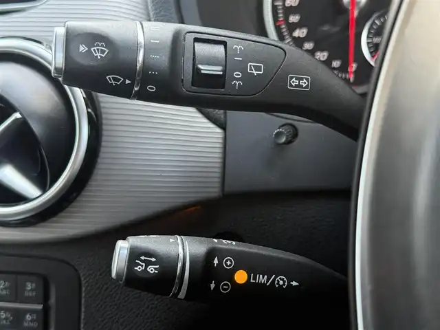 メルセデス・ベンツ Ｂ１８０ 愛知県 2015(平27)年 7.9万km カルサイトホワイト /正規ディーラー車//禁煙車//レーダーセーフティパッケージ//PRE-SAFE//ディストロニックプラス//レーンキーピングアシスト//ブラインドスポットアシスト//ベーシックパッケージ//アダクティブハイビームアシスト//パークトロニック//シートヒーター//メーカーナビ//フルセグ/CD/DVD/Bluetooth/SD/USB//バックカメラ//ETC//LEDオートライト//リアフォグランプ//アンビエントライト//純正16インチアルミホイール//パドルシフト//ダイレクトセレクト//アイドリングストップ//プッシュスタート//スペアスマートキー//革巻きステアリング//ステアリングスイッチ//オートリトラクタブルウィンカーミラー//トノカバー//純正フロアマット//純正ドアバイザー//保証書//取扱説明書//点検整備記録簿H27.28.29.30.R2.4.6