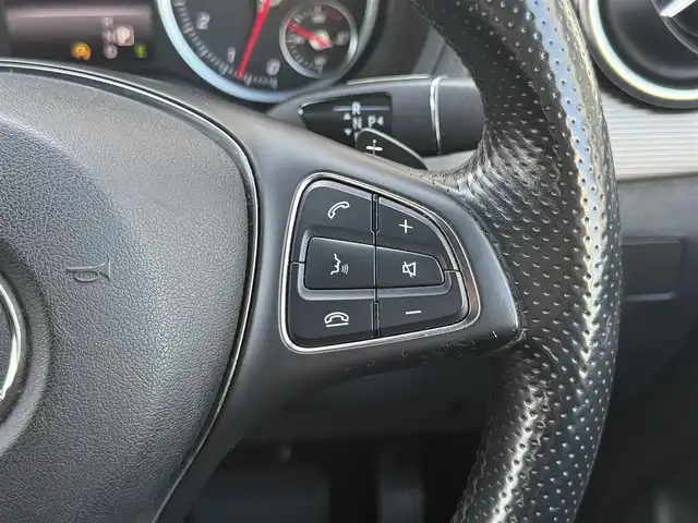 メルセデス・ベンツ Ｂ１８０ 愛知県 2015(平27)年 7.9万km カルサイトホワイト /正規ディーラー車//禁煙車//レーダーセーフティパッケージ//PRE-SAFE//ディストロニックプラス//レーンキーピングアシスト//ブラインドスポットアシスト//ベーシックパッケージ//アダクティブハイビームアシスト//パークトロニック//シートヒーター//メーカーナビ//フルセグ/CD/DVD/Bluetooth/SD/USB//バックカメラ//ETC//LEDオートライト//リアフォグランプ//アンビエントライト//純正16インチアルミホイール//パドルシフト//ダイレクトセレクト//アイドリングストップ//プッシュスタート//スペアスマートキー//革巻きステアリング//ステアリングスイッチ//オートリトラクタブルウィンカーミラー//トノカバー//純正フロアマット//純正ドアバイザー//保証書//取扱説明書//点検整備記録簿H27.28.29.30.R2.4.6