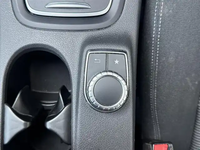 メルセデス・ベンツ Ｂ１８０ 愛知県 2015(平27)年 7.9万km カルサイトホワイト /正規ディーラー車//禁煙車//レーダーセーフティパッケージ//PRE-SAFE//ディストロニックプラス//レーンキーピングアシスト//ブラインドスポットアシスト//ベーシックパッケージ//アダクティブハイビームアシスト//パークトロニック//シートヒーター//メーカーナビ//フルセグ/CD/DVD/Bluetooth/SD/USB//バックカメラ//ETC//LEDオートライト//リアフォグランプ//アンビエントライト//純正16インチアルミホイール//パドルシフト//ダイレクトセレクト//アイドリングストップ//プッシュスタート//スペアスマートキー//革巻きステアリング//ステアリングスイッチ//オートリトラクタブルウィンカーミラー//トノカバー//純正フロアマット//純正ドアバイザー//保証書//取扱説明書//点検整備記録簿H27.28.29.30.R2.4.6