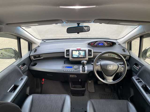 ホンダ フリード G プレミアムエディション 道東・釧路十勝 2016(平28)年 9.5万km プレミアムスパークルブラックパール 4WD/社外SDナビ/・フルセグ/CD/DVD/BT/ラジオ/バックカメラ/両側パワースライドドア/クルーズコントロール/ステアリングスイッチ/ワイパーデアイザー/ETC/スマートキー/スペアキー/HIDヘッドライト/フロアマット/ドアバイザー