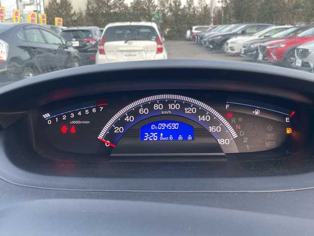 ホンダ フリード G プレミアムエディション 道東・釧路十勝 2016(平28)年 9.5万km プレミアムスパークルブラックパール 4WD/社外SDナビ/・フルセグ/CD/DVD/BT/ラジオ/バックカメラ/両側パワースライドドア/クルーズコントロール/ステアリングスイッチ/ワイパーデアイザー/ETC/スマートキー/スペアキー/HIDヘッドライト/フロアマット/ドアバイザー