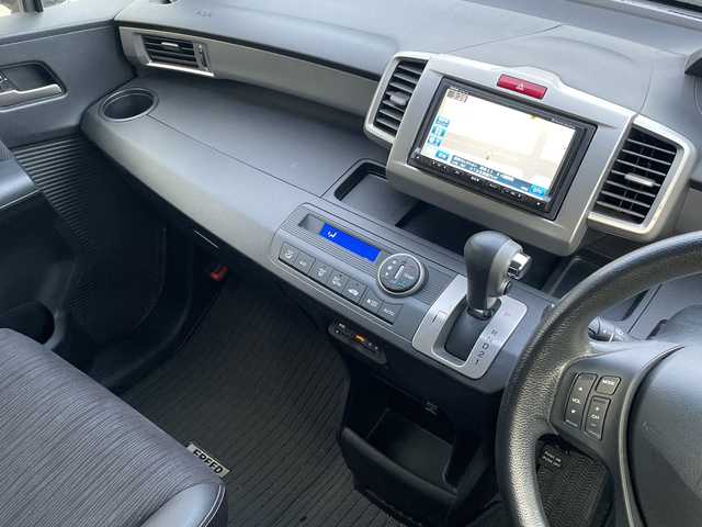 ホンダ フリード G プレミアムエディション 道東・釧路十勝 2016(平28)年 9.5万km プレミアムスパークルブラックパール 4WD/社外SDナビ/・フルセグ/CD/DVD/BT/ラジオ/バックカメラ/両側パワースライドドア/クルーズコントロール/ステアリングスイッチ/ワイパーデアイザー/ETC/スマートキー/スペアキー/HIDヘッドライト/フロアマット/ドアバイザー