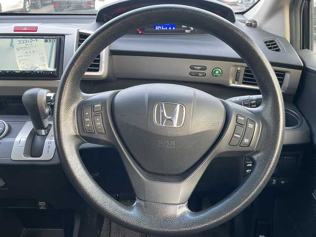 ホンダ フリード G プレミアムエディション 道東・釧路十勝 2016(平28)年 9.5万km プレミアムスパークルブラックパール 4WD/社外SDナビ/・フルセグ/CD/DVD/BT/ラジオ/バックカメラ/両側パワースライドドア/クルーズコントロール/ステアリングスイッチ/ワイパーデアイザー/ETC/スマートキー/スペアキー/HIDヘッドライト/フロアマット/ドアバイザー