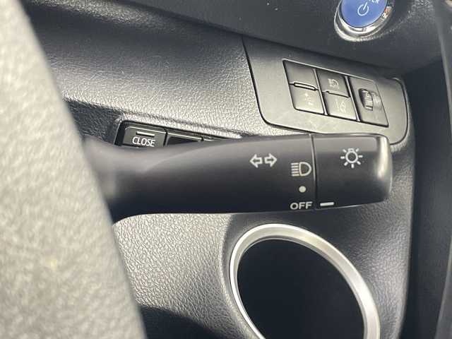 トヨタ シエンタ ハイブリッド G 埼玉県 2019(平31)年 6.8万km ヴィンテージブラウンパールクリスタルシャイン/ホワイトパールクリスタルシャイン 社外11.6インチフリップダウンモニター　TVM-FW1100/社外８インチナビ AVIC-CL902/(Bluetooth/CD/DVD/USB/HDMI/AM/FM)/地デジワンセグ/前方ドライブレコーダー/ETC/クルーズコントロール/衝突軽減ブレーキ/オートマチックハイビーム/車線逸脱警報/運転席・助手席シートヒーター/AC100V/ステアリングヒーター/ドライブモードセレクト/両側パワースライドドア/プッシュスタート/純正フロアマット/純正ドアバイザー