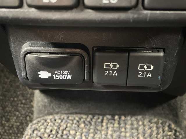 トヨタ シエンタ ハイブリッド G 埼玉県 2019(平31)年 6.8万km ヴィンテージブラウンパールクリスタルシャイン/ホワイトパールクリスタルシャイン 社外11.6インチフリップダウンモニター　TVM-FW1100/社外８インチナビ AVIC-CL902/(Bluetooth/CD/DVD/USB/HDMI/AM/FM)/地デジワンセグ/前方ドライブレコーダー/ETC/クルーズコントロール/衝突軽減ブレーキ/オートマチックハイビーム/車線逸脱警報/運転席・助手席シートヒーター/AC100V/ステアリングヒーター/ドライブモードセレクト/両側パワースライドドア/プッシュスタート/純正フロアマット/純正ドアバイザー