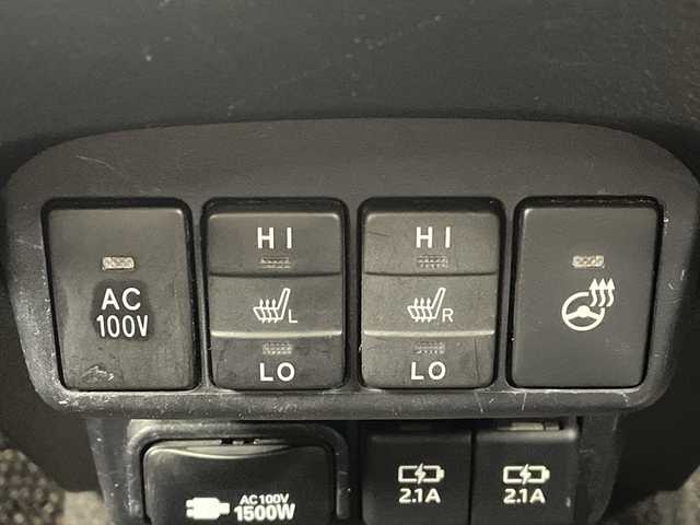 トヨタ シエンタ ハイブリッド G 埼玉県 2019(平31)年 6.8万km ヴィンテージブラウンパールクリスタルシャイン/ホワイトパールクリスタルシャイン 社外11.6インチフリップダウンモニター　TVM-FW1100/社外８インチナビ AVIC-CL902/(Bluetooth/CD/DVD/USB/HDMI/AM/FM)/地デジワンセグ/前方ドライブレコーダー/ETC/クルーズコントロール/衝突軽減ブレーキ/オートマチックハイビーム/車線逸脱警報/運転席・助手席シートヒーター/AC100V/ステアリングヒーター/ドライブモードセレクト/両側パワースライドドア/プッシュスタート/純正フロアマット/純正ドアバイザー