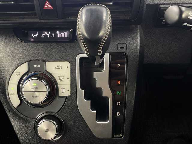 トヨタ シエンタ ハイブリッド G 埼玉県 2019(平31)年 6.8万km ヴィンテージブラウンパールクリスタルシャイン/ホワイトパールクリスタルシャイン 社外11.6インチフリップダウンモニター　TVM-FW1100/社外８インチナビ AVIC-CL902/(Bluetooth/CD/DVD/USB/HDMI/AM/FM)/地デジワンセグ/前方ドライブレコーダー/ETC/クルーズコントロール/衝突軽減ブレーキ/オートマチックハイビーム/車線逸脱警報/運転席・助手席シートヒーター/AC100V/ステアリングヒーター/ドライブモードセレクト/両側パワースライドドア/プッシュスタート/純正フロアマット/純正ドアバイザー