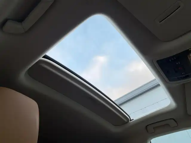 レクサス ＲＸ 300 バージョンL 滋賀県 2020(令2)年 9.8万km ソニッククォーツ ワンオーナー/純正メーカーナビ/　【AM・FM/CD/BT/SD/USB/AUX/フルセグTV】/サンルーフ/全方位モニター/パワーバックドア/ステアリングヒーター/ブラインドスポットモニター/コーナーセンサー/茶革シート/シートヒーター/シートベンチレーション/メモリーシート/パワーシート/プリクラッシュセーフティ/レーントレーシングアシスト/オートマチックハイビーム/レーダークルーズコントロール/ビルトインETC2.0/ドライブレコーダー/ウッド調革巻きステアリング/ステアリングスイッチ/パドルシフト/アイドリングストップ/電動サイドブレーキ/オートホールド/横滑り防止システム/純正フロアマット/電格ウインカーミラー/プッシュスタート