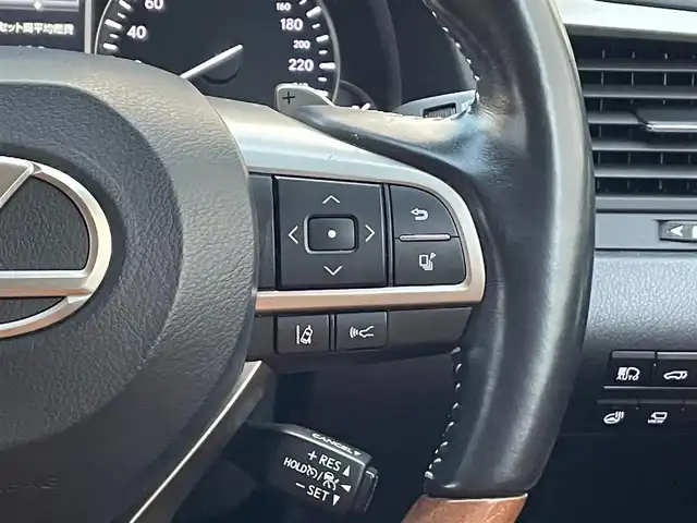 レクサス ＲＸ 300 バージョンL 滋賀県 2020(令2)年 9.8万km ソニッククォーツ ワンオーナー/純正メーカーナビ/　【AM・FM/CD/BT/SD/USB/AUX/フルセグTV】/サンルーフ/全方位モニター/パワーバックドア/ステアリングヒーター/ブラインドスポットモニター/コーナーセンサー/茶革シート/シートヒーター/シートベンチレーション/メモリーシート/パワーシート/プリクラッシュセーフティ/レーントレーシングアシスト/オートマチックハイビーム/レーダークルーズコントロール/ビルトインETC2.0/ドライブレコーダー/ウッド調革巻きステアリング/ステアリングスイッチ/パドルシフト/アイドリングストップ/電動サイドブレーキ/オートホールド/横滑り防止システム/純正フロアマット/電格ウインカーミラー/プッシュスタート