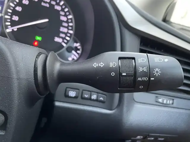 レクサス ＲＸ 300 バージョンL 滋賀県 2020(令2)年 9.8万km ソニッククォーツ ワンオーナー/純正メーカーナビ/　【AM・FM/CD/BT/SD/USB/AUX/フルセグTV】/サンルーフ/全方位モニター/パワーバックドア/ステアリングヒーター/ブラインドスポットモニター/コーナーセンサー/茶革シート/シートヒーター/シートベンチレーション/メモリーシート/パワーシート/プリクラッシュセーフティ/レーントレーシングアシスト/オートマチックハイビーム/レーダークルーズコントロール/ビルトインETC2.0/ドライブレコーダー/ウッド調革巻きステアリング/ステアリングスイッチ/パドルシフト/アイドリングストップ/電動サイドブレーキ/オートホールド/横滑り防止システム/純正フロアマット/電格ウインカーミラー/プッシュスタート