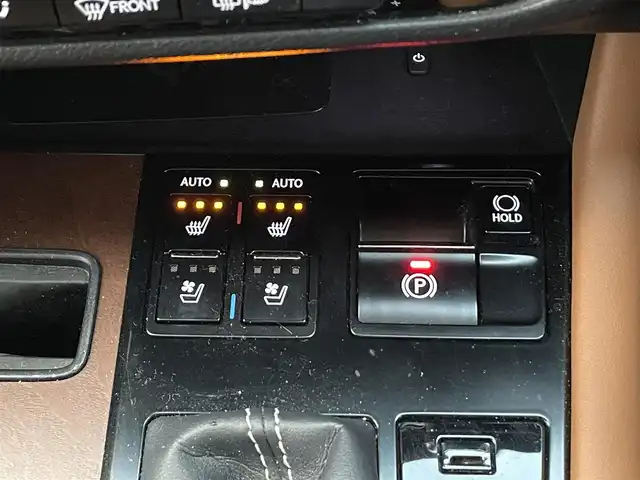 レクサス ＲＸ 300 バージョンL 滋賀県 2020(令2)年 9.8万km ソニッククォーツ ワンオーナー/純正メーカーナビ/　【AM・FM/CD/BT/SD/USB/AUX/フルセグTV】/サンルーフ/全方位モニター/パワーバックドア/ステアリングヒーター/ブラインドスポットモニター/コーナーセンサー/茶革シート/シートヒーター/シートベンチレーション/メモリーシート/パワーシート/プリクラッシュセーフティ/レーントレーシングアシスト/オートマチックハイビーム/レーダークルーズコントロール/ビルトインETC2.0/ドライブレコーダー/ウッド調革巻きステアリング/ステアリングスイッチ/パドルシフト/アイドリングストップ/電動サイドブレーキ/オートホールド/横滑り防止システム/純正フロアマット/電格ウインカーミラー/プッシュスタート