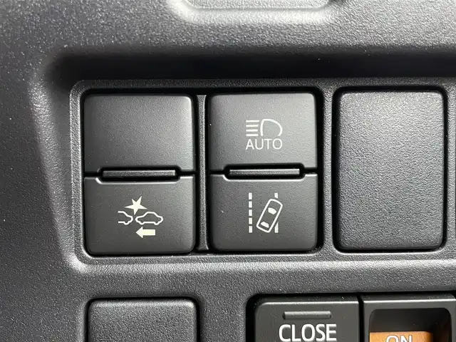 トヨタ ヴォクシー ZS 煌Ⅲ 宮城県 2021(令3)年 0.9万km ブラック パイオニアナビＴＶ/両側電動スライドドア/ハーフレザーシート/バックモニター/ETC/クルーズコントロール/クリアランスソナー/LEDヘッドランプ/プリクラッシュセーフティ/レーンディパーチャーアラート/オートマチックハイビーム/後席オートエアコン/リアサンシェード/ドライブレコーダー/純正16インチアルミ/禁煙車