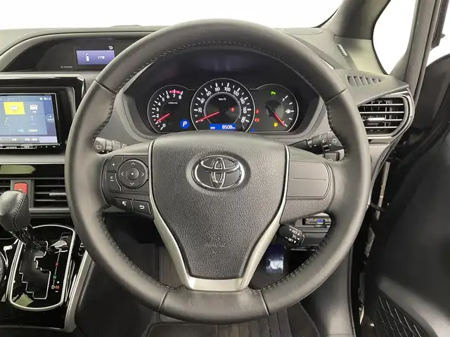 トヨタ ヴォクシー ZS 煌Ⅲ 宮城県 2021(令3)年 0.9万km ブラック パイオニアナビＴＶ/両側電動スライドドア/ハーフレザーシート/バックモニター/ETC/クルーズコントロール/クリアランスソナー/LEDヘッドランプ/プリクラッシュセーフティ/レーンディパーチャーアラート/オートマチックハイビーム/後席オートエアコン/リアサンシェード/ドライブレコーダー/純正16インチアルミ/禁煙車