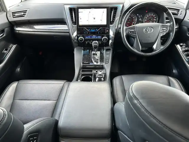トヨタ アルファード S Cパッケージ 佐賀県 2019(平31)年 6.9万km ホワイトパールクリスタルシャイン ワンオーナー/ツインムーンルーフ/モデリスタエアロ/社外10インチメモリーナビゲーション/・フルセグTV/CD/DVD/SD/USB/Bluetooth/社外11.6インチフリップダウンモニター/バックカメラ/前方ドライブレコーダー/ビルトインETC/デジタルインナーミラー/パワーバックドア/電子パーキングブレーキ/・AUTO HOLD機能/レザーシート(合皮)/DN席＋2列目パワーシート(D席メモリー機能付)/DN席シートヒーター/シートベンチレーション/N席＋2列目電動オットマン/ISOFIX対応/木目調革巻きステアリング/ステアリングヒーター/ステアリングリモコン/純正18インチアルミホイール/純正三眼LEDヘッドライト/・オートマチックハイビーム/純正LEDフォグランプ/純正ドアバイザ―/新車保証書/取扱説明書/スペアキー１本/トヨタセーフティセンス/・レーダークルーズコントロール/・レーントレーシングアシスト/・プリクラッシュセーフティ/・ブラインドスポットモニター/・クリアランスソナー/・パーキングサポートブレーキ/・ロードサインアシスト