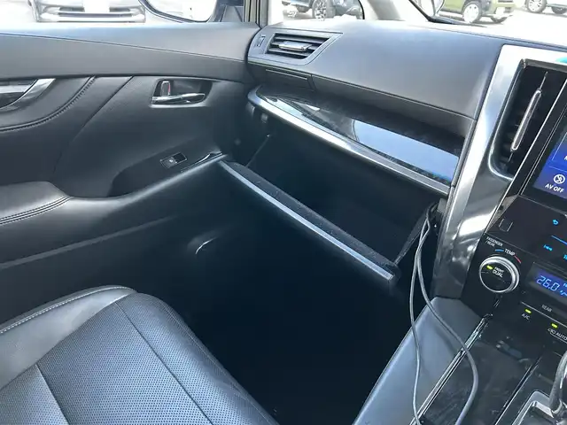 トヨタ アルファード S Cパッケージ 佐賀県 2019(平31)年 6.9万km ホワイトパールクリスタルシャイン ワンオーナー/ツインムーンルーフ/モデリスタエアロ/社外10インチメモリーナビゲーション/・フルセグTV/CD/DVD/SD/USB/Bluetooth/社外11.6インチフリップダウンモニター/バックカメラ/前方ドライブレコーダー/ビルトインETC/デジタルインナーミラー/パワーバックドア/電子パーキングブレーキ/・AUTO HOLD機能/レザーシート(合皮)/DN席＋2列目パワーシート(D席メモリー機能付)/DN席シートヒーター/シートベンチレーション/N席＋2列目電動オットマン/ISOFIX対応/木目調革巻きステアリング/ステアリングヒーター/ステアリングリモコン/純正18インチアルミホイール/純正三眼LEDヘッドライト/・オートマチックハイビーム/純正LEDフォグランプ/純正ドアバイザ―/新車保証書/取扱説明書/スペアキー１本/トヨタセーフティセンス/・レーダークルーズコントロール/・レーントレーシングアシスト/・プリクラッシュセーフティ/・ブラインドスポットモニター/・クリアランスソナー/・パーキングサポートブレーキ/・ロードサインアシスト