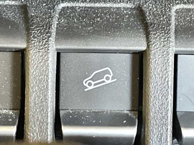 スズキ ジムニー シエラ JC 福井県 2021(令3)年 0.8万km ブルーイッシュブラックパール3 ４WD/ワンオーナー/純正8インチメモリーナビ/フルセグTV/BT/DVD/CD/USB/AM/FM/バックカメラ/セーフティサポート/・デュアルセンサーブレーキサポート/・クルーズコントロール/・車線逸脱抑制機能/・標識認識機能/ヒルディセントコントロール/ETC/オートライト/LEDヘッドライト/純正15インチアルミホイール/ヘッドライトウォッシャー/盗難防止装置/プッシュスタート/スマートキー×2/純正フロアマット/背面タイヤ/ステアリングスイッチ