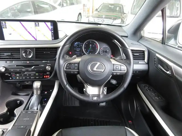 レクサス ＲＸ 300 Fスポーツ 大阪府 2021(令3)年 1.2万km パール 純正１２.３インチワイドディスプレイナビ、/フルセグＴＶ、Ｂｌｕｅｔｏｏｔｈ/パノラミックビューモニター/ヘッドアップディスプレイ/レクサスセーフティ+/パノラマルーフ/革シート/ＥＴＣ/パドルシフト/スマートキー２個/前席パワーシート/前席シートヒーター/後席シートヒーター/前席ベンチレーション/オートパーキングブレーキ/三眼フルＬＥＤヘッドランプ/前後カメラドライブレコーダー/純正２０インチアルミホイール/前後ＵＳＢアクセサリーソケット