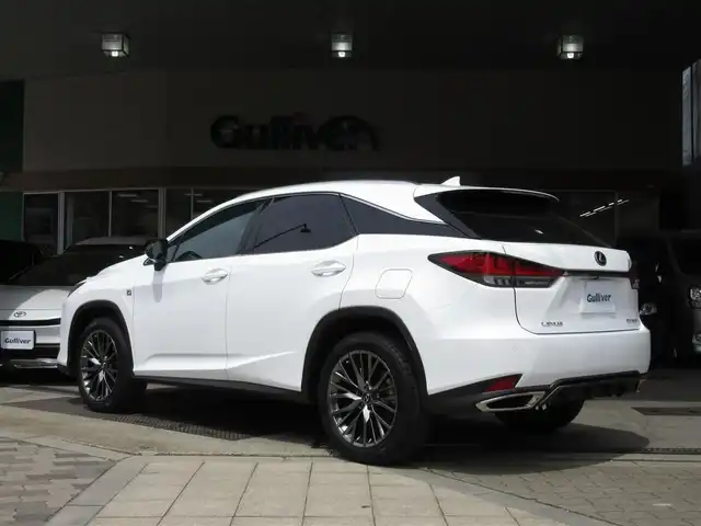 レクサス ＲＸ 300 Fスポーツ 大阪府 2021(令3)年 1.2万km パール 純正１２.３インチワイドディスプレイナビ、/フルセグＴＶ、Ｂｌｕｅｔｏｏｔｈ/パノラミックビューモニター/ヘッドアップディスプレイ/レクサスセーフティ+/パノラマルーフ/革シート/ＥＴＣ/パドルシフト/スマートキー２個/前席パワーシート/前席シートヒーター/後席シートヒーター/前席ベンチレーション/オートパーキングブレーキ/三眼フルＬＥＤヘッドランプ/前後カメラドライブレコーダー/純正２０インチアルミホイール/前後ＵＳＢアクセサリーソケット