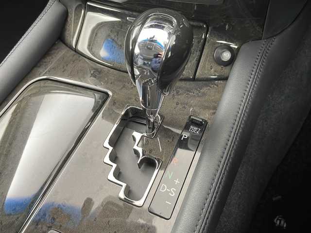 レクサス ＬＳ 600h 道央・札幌 2011(平23)年 5.9万km ホワイトパールクリスタルシャイン ・４WD ハイブリッド/・エアロ　（F.S.R)  /・２１インチアルミ（Calssonタイプ）/・純正メーカーマルチナビ/・DVD.CD.Bluetooth.フルセグ/・ナビTVキャンセラー/・バックカメラ/ムーンルーフ/・レザーシート（メモリー付）/ベンチレーション/・シートヒーター/エアーシート/・エアサス/エアサスコントローラー/・LED３眼ヘッドライト/オートライト/・ドライブレコーダー/ビルトインETC/・ウッドコンビハンドル/ステアリングヒーター/・スマートキー/社外セキュリティ