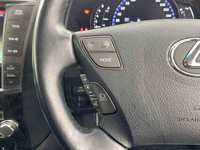 レクサス ＬＳ 600h 道央・札幌 2011(平23)年 5.9万km ホワイトパールクリスタルシャイン ・４WD ハイブリッド/・エアロ　（F.S.R)  /・２１インチアルミ（Calssonタイプ）/・純正メーカーマルチナビ/・DVD.CD.Bluetooth.フルセグ/・ナビTVキャンセラー/・バックカメラ/ムーンルーフ/・レザーシート（メモリー付）/ベンチレーション/・シートヒーター/エアーシート/・エアサス/エアサスコントローラー/・LED３眼ヘッドライト/オートライト/・ドライブレコーダー/ビルトインETC/・ウッドコンビハンドル/ステアリングヒーター/・スマートキー/社外セキュリティ