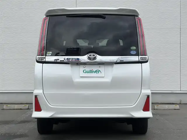 トヨタ ノア Si 秋田県 2017(平29)年 10.3万km ホワイトパールクリスタルシャイン 純正ナビ/衝突軽減システム/４WD/スマートキー/両側パワスラ/フルセグ/フルエアロ/バックカメラ/純正アルミ/ETC/アイドリングストップ/プッシュスタート/レーンキープアシスト/クルーズコントロール/MTモード付AT/ステアリングスイッチ/寒冷地仕様/純正フロアマット/純正ドアバイザー/フリップダウンモニター/パワーステアリング/パワーウィンドウ/オートライト/オートエアコン/電動格納ウィンカーミラー/横滑り防止