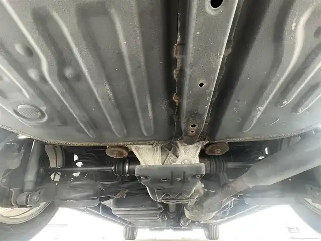 トヨタ ノア Si 秋田県 2017(平29)年 10.3万km ホワイトパールクリスタルシャイン 純正ナビ/衝突軽減システム/４WD/スマートキー/両側パワスラ/フルセグ/フルエアロ/バックカメラ/純正アルミ/ETC/アイドリングストップ/プッシュスタート/レーンキープアシスト/クルーズコントロール/MTモード付AT/ステアリングスイッチ/寒冷地仕様/純正フロアマット/純正ドアバイザー/フリップダウンモニター/パワーステアリング/パワーウィンドウ/オートライト/オートエアコン/電動格納ウィンカーミラー/横滑り防止