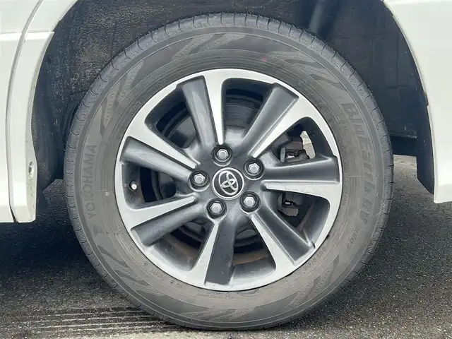 トヨタ ノア Si 秋田県 2017(平29)年 10.3万km ホワイトパールクリスタルシャイン 純正ナビ/衝突軽減システム/４WD/スマートキー/両側パワスラ/フルセグ/フルエアロ/バックカメラ/純正アルミ/ETC/アイドリングストップ/プッシュスタート/レーンキープアシスト/クルーズコントロール/MTモード付AT/ステアリングスイッチ/寒冷地仕様/純正フロアマット/純正ドアバイザー/フリップダウンモニター/パワーステアリング/パワーウィンドウ/オートライト/オートエアコン/電動格納ウィンカーミラー/横滑り防止