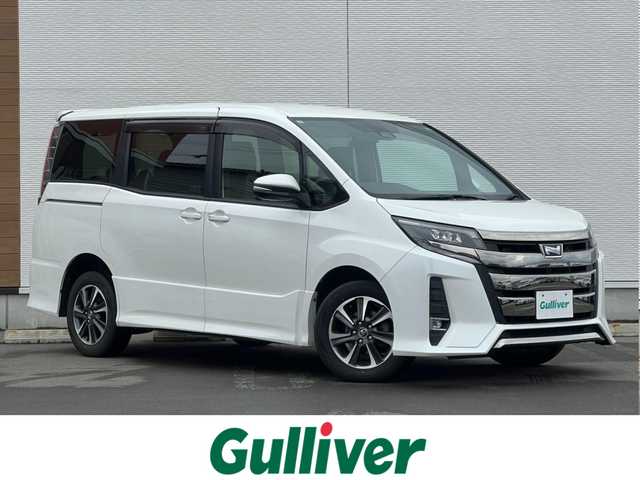 トヨタ ノア Si 秋田県 2017(平29)年 10.3万km ホワイトパールクリスタルシャイン 純正ナビ/衝突軽減システム/４WD/スマートキー/両側パワスラ/フルセグ/フルエアロ/バックカメラ/純正アルミ/ETC/アイドリングストップ/プッシュスタート/レーンキープアシスト/クルーズコントロール/MTモード付AT/ステアリングスイッチ/寒冷地仕様/純正フロアマット/純正ドアバイザー/フリップダウンモニター/パワーステアリング/パワーウィンドウ/オートライト/オートエアコン/電動格納ウィンカーミラー/横滑り防止