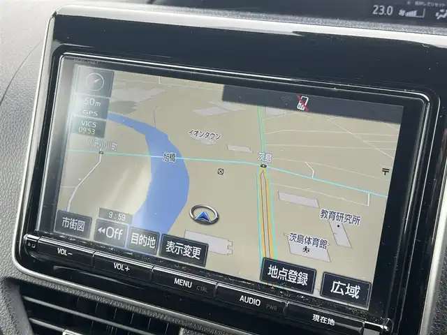 トヨタ ノア Si 秋田県 2017(平29)年 10.3万km ホワイトパールクリスタルシャイン 純正ナビ/衝突軽減システム/４WD/スマートキー/両側パワスラ/フルセグ/フルエアロ/バックカメラ/純正アルミ/ETC/アイドリングストップ/プッシュスタート/レーンキープアシスト/クルーズコントロール/MTモード付AT/ステアリングスイッチ/寒冷地仕様/純正フロアマット/純正ドアバイザー/フリップダウンモニター/パワーステアリング/パワーウィンドウ/オートライト/オートエアコン/電動格納ウィンカーミラー/横滑り防止