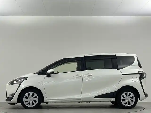 トヨタ シエンタ ハイブリッド G 埼玉県 2016(平28)年 5.4万km ホワイトパールクリスタルシャイン 純正ナビ　フルセグ　ＤＶＤ　トヨタセーフティーセンス　前席シートヒーター　ＬＥＤヘッドライト　バックカメラ　両側パワースライドドア　ドライブレコーダー　純正ドアバイザー　純正フロアマット　ＥＴＣ