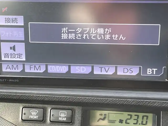 トヨタ アクア G 長野県 2012(平24)年 7.7万km ホワイトパールクリスタルシャイン (株)IDOMが運営する【じしゃロン長野店】の自社ローン専用車両になります。こちらは現金またはオートローンご利用時の価格です。自社ローンご希望の方は別途その旨お申付け下さい /純正ＳＤナビ/（フルセグＴＶ/Ｂｌｕｅｔｏｏｔｈ接続/ＣＤ/ＤＶＤ）/バックカメラ/前席シートヒーター/プッシュスタート＆スマートキー/オートライト/ＨＩＤヘッドライト/純正１６インチアルミホイール
