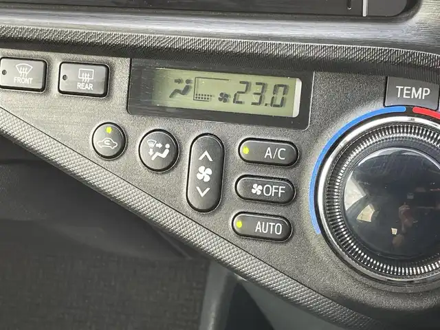 トヨタ アクア G 長野県 2012(平24)年 7.7万km ホワイトパールクリスタルシャイン (株)IDOMが運営する【じしゃロン長野店】の自社ローン専用車両になります。こちらは現金またはオートローンご利用時の価格です。自社ローンご希望の方は別途その旨お申付け下さい /純正ＳＤナビ/（フルセグＴＶ/Ｂｌｕｅｔｏｏｔｈ接続/ＣＤ/ＤＶＤ）/バックカメラ/前席シートヒーター/プッシュスタート＆スマートキー/オートライト/ＨＩＤヘッドライト/純正１６インチアルミホイール