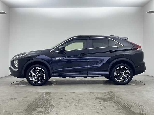 三菱 エクリプス クロス ＰＨＥＶ P 秋田県 2021(令3)年 2.7万km アメジストブラック ４WD/１００V（AC)/純正メモリナビ/TV（フルセグ）/全方位カメラ/三菱e-アシスト/　・衝突被害軽減ブレーキシステム(FCM)/　・車線逸脱警報システム(LDW)/　・レーダークルーズコント　ロール(ACC)/　・オートマチックハイビーム(AHB)/　・誤発進抑制機能(前進＆後退)/　・後側方車両検知警報システム(BSW/LCA)/　・後退時車両検知警報システム(RCTA)/D席パワーシート/シートヒーター/充電ケーブル/スマートキー/ヘッドアップディスプレイ/ステアリングヒーター/純正フロアマット/純正アルミホイール/エアロパーツ（リア）/ABS/横滑防止装置/オートライト（ハイビーム）/ETC/ステアリングリモコン/ドアバイザー