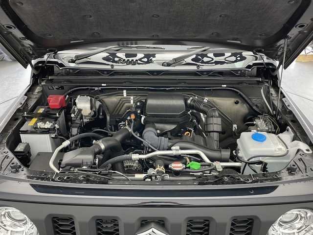 スズキ ジムニー XC 長野県 2024(令6)年 0.1万km未満 ブルーイッシュブラックパール3 4WD/ワンオーナー/クルーズコントロール/車線逸脱警報/衝突軽減ブレーキ/後方コーナーセンサー/センターデフロック/ダウンヒルアシストコントロール/アイドリングストップ/ステアリングスイッチ/LEDヘッドライト/オートライト/フロントフォグランプ/電動格納ミラー/ウィンカーミラー/ドアミラーヒーター/純正16インチAW装着/プッシュスタート/スマートキー/取扱説明書/保証書
