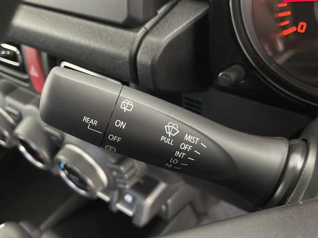 スズキ ジムニー XC 長野県 2024(令6)年 0.1万km未満 ブルーイッシュブラックパール3 4WD/ワンオーナー/クルーズコントロール/車線逸脱警報/衝突軽減ブレーキ/後方コーナーセンサー/センターデフロック/ダウンヒルアシストコントロール/アイドリングストップ/ステアリングスイッチ/LEDヘッドライト/オートライト/フロントフォグランプ/電動格納ミラー/ウィンカーミラー/ドアミラーヒーター/純正16インチAW装着/プッシュスタート/スマートキー/取扱説明書/保証書