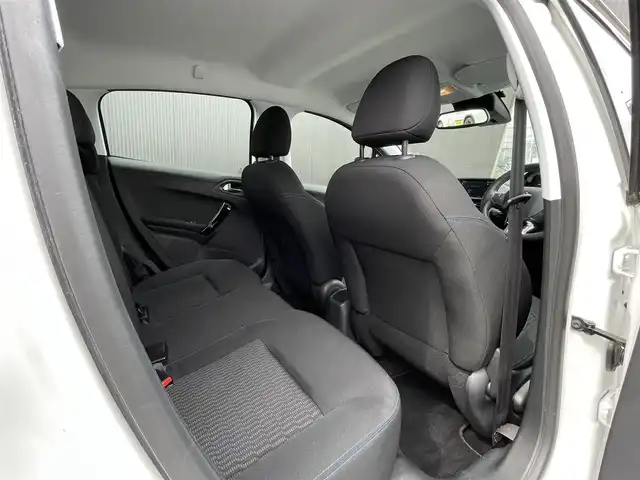 プジョー ２０８ シグネチャー 長野県 2019(平31)年 2.7万km ビアンカホワイト ｃａｒｐｌａｙ　/ミラーリンク-ａｎｄｒｏｉｄ　/Ｂカメラ　/シティブレーキ　/ＥＴＣ　/パークセンサー　/ＬＥＤヘッドライト　/純正ＡＷ１６インチ