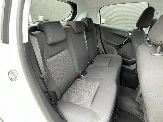 プジョー ２０８ シグネチャー 長野県 2019(平31)年 2.7万km ビアンカホワイト ｃａｒｐｌａｙ　/ミラーリンク-ａｎｄｒｏｉｄ　/Ｂカメラ　/シティブレーキ　/ＥＴＣ　/パークセンサー　/ＬＥＤヘッドライト　/純正ＡＷ１６インチ