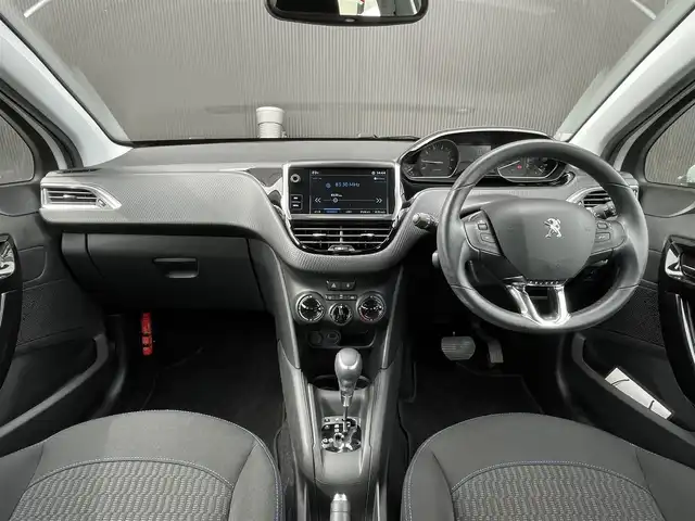 プジョー ２０８ シグネチャー 長野県 2019(平31)年 2.7万km ビアンカホワイト ｃａｒｐｌａｙ　/ミラーリンク-ａｎｄｒｏｉｄ　/Ｂカメラ　/シティブレーキ　/ＥＴＣ　/パークセンサー　/ＬＥＤヘッドライト　/純正ＡＷ１６インチ