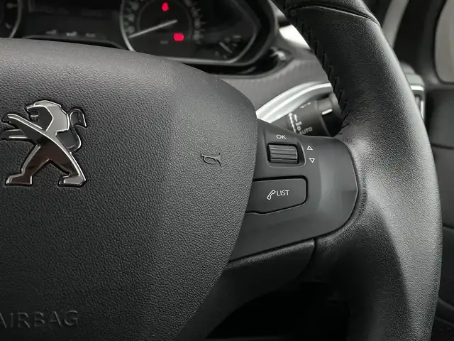 プジョー ２０８ シグネチャー 長野県 2019(平31)年 2.7万km ビアンカホワイト ｃａｒｐｌａｙ　/ミラーリンク-ａｎｄｒｏｉｄ　/Ｂカメラ　/シティブレーキ　/ＥＴＣ　/パークセンサー　/ＬＥＤヘッドライト　/純正ＡＷ１６インチ
