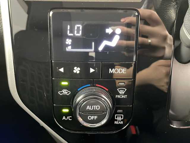 トヨタ ルーミー カスタムG S 道央・札幌 2017(平29)年 7.5万km ブラックマイカメタリック ・4WD  /スマートアシスト/・衝突被害軽減ブレーキ/・純正SDナビ（NSCD-W66）/（CD/SD/BT/ワンセグTV）/・バックカメラ/・クルーズコントロール/・純正エンジンスターター/・両側パワースライドドア/・LEDヘッドライト/オートライト/・オートハイビーム/・ドライブレコーダー前後/・ドアバイザー/・アイドリングストップ/・ウィンカーミラー/・ETC/・横滑り防止装置/・盗難防止装置/・プッシュスタート/・スマートキー