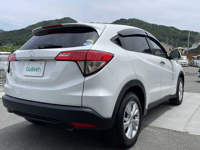 ホンダ ヴェゼル X ホンダセンシング 山梨県 2020(令2)年 2.4万km プラチナホワイトパール 純正ナビ/ＥＴＣ/バックモニター/ドライブレコーダー /クルーズコントロール /オートマチックハイビーム/レーンキープアシスト/プッシュスタート/パワステ/パワーウインドウ/電動格納ミラー　/フロアマット