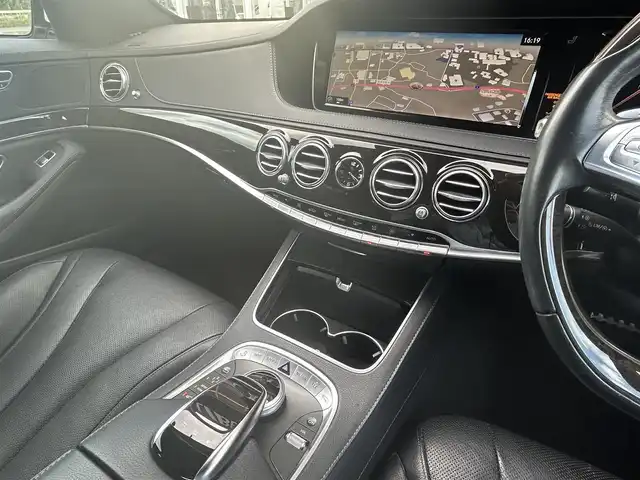 メルセデス・ベンツ Ｓ４００ ハイブリッド AMGライン 福岡県 2015(平27)年 5.7万km ダイヤモンドホワイト レーダーセーフティパッケージ/アダプティブクルーズコントロール/アクティブセーフティブレーキ/ブラインドスポットモニター/レーンキープアシスト/サンルーフ/黒革シート/全席シートヒーター/エアシート　/純正ナビ/バックカメラ/フルセグTV/Bluetooth/アンビエントライト/ヘッドアップディスプレイ/LEDヘッドライト/オートハイビーム/ステアリングスイッチ/パドルシフト　/純正19インチアルミホイール/ＥＴＣ/取扱説明書/保証書/スペアキー×1