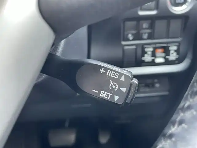 トヨタ エスクァイア Gi 島根県 2017(平29)年 5.8万km ホワイトパールクリスタルシャイン トヨタセーフティセンス/純正SDナビ/CD/ワンセグTV/Bluetooth/バックカメラ/両側パワースライドドア/クルーズコントロール/LEDオートライト/黒合皮シート/シートヒーター /ステアリングスイッチ/ビルトインETC/スマートキー/プッシュスタート /純正フロアマット/純正ドアバイザー/純正アルミホイール