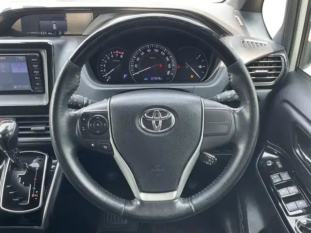 トヨタ エスクァイア Gi 島根県 2017(平29)年 5.8万km ホワイトパールクリスタルシャイン トヨタセーフティセンス/純正SDナビ/CD/ワンセグTV/Bluetooth/バックカメラ/両側パワースライドドア/クルーズコントロール/LEDオートライト/黒合皮シート/シートヒーター /ステアリングスイッチ/ビルトインETC/スマートキー/プッシュスタート /純正フロアマット/純正ドアバイザー/純正アルミホイール