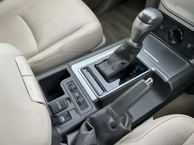 トヨタ ランドクルーザー プラド TX Lパッケージ 東京都 2019(平31)年 2.1万km ホワイトパールクリスタルシャイン ワンオーナー/メーカーオプションナビ（8インチ）/・Bluetoothオーディオ/USBオーディオ/・DVD/Blu-ray/フルセグTV/マルチテレインモニター/電動ムーンルーフ/純正19インチアルミホイール/クリアランスソナー&バックソナー/木目調・本革巻きステアリングホイール/Toyota Safety Sense/ビルトインETC2.0/取扱説明書/保証書/スペアキー1本