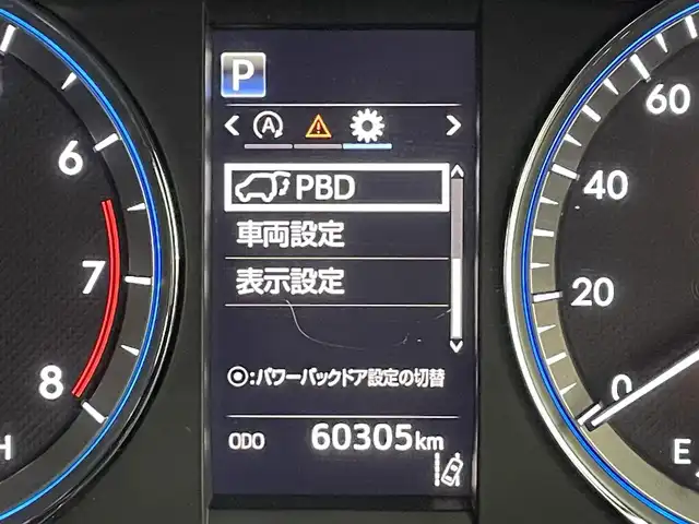 トヨタ ハリアー プレミアム 道央・札幌 2017(平29)年 6.1万km スパークリングブラックパールクリスタルシャイン ・ワンオーナー/・４WD/・純正ナビ/　BT／CD／DVD／USB／SD／AUX／フルセグ/・純正ビルトインETC2.0/・純正前方ドライブレコーダー/・バックモニター/・前後コーナーセンサー/・レーダークルーズコントロール/・レーンキープアシスト/・衝突軽減ブレーキ/・横滑り防止/・電動リアゲート/・運転席パワーシート/・レザーシートカバー/・LEDヘッドライト/・フォグライト/・オートライト/・オートマチックハイビーム/・プッシュスタート/・スマートキー×2/・純正18インチAW/・純正フロアマット/・取扱説明書