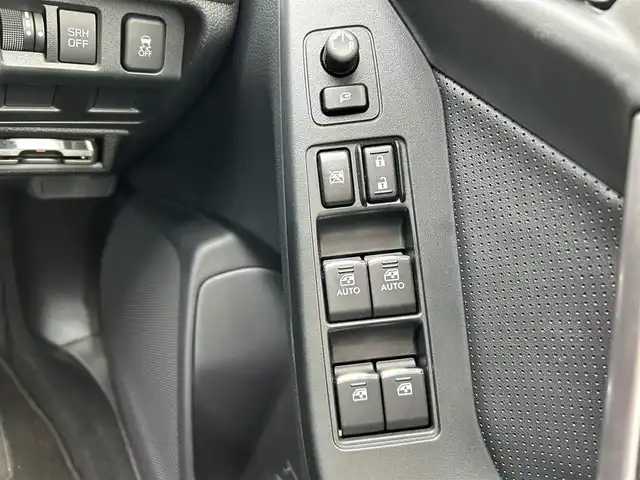 スバル フォレスター S－リミテッド 新潟県 2016(平28)年 3.2万km ダークブルーパール アドバンスドセーフティパッケージ/アイサイト/全席シートヒーター/バックカメラ/純正ナビ/ワンセグTV/Bluetooth/純正マット/ETC/クルコン追従有/４WD/純正アルミ/LEDライト/レーンキープアシスト/横滑り防止/衝突軽減/アイドリングストップ/USB端子/ルーフレーフ/ハーフレザーシート/スマートキー/プッシュスタート